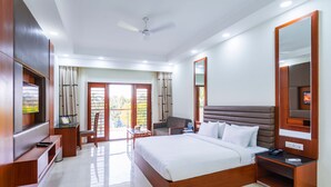 Basic Twin Room, Balcony, Garden View - Silver Oak Resort (Rajanukunte)