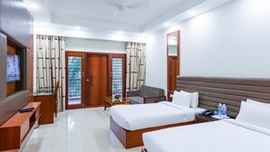 Basic Twin Room, Balcony, Garden View - Silver Oak Resort (Rajanukunte)