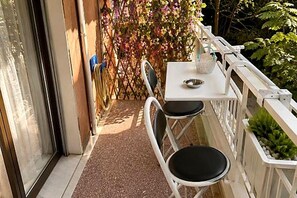 Outdoor dining - Blue Heaven apartment (Thessaloniki)