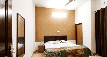 Premium Rooms For Corporates, Couples, Families, Students And Travelers