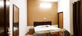 Premium Rooms For Corporates, Couples, Families, Students And Travelers