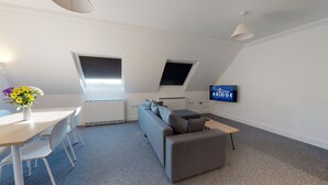 Living area - K Suites - Modern 2 bed Apt w/ FREE parking (Lowestoft)