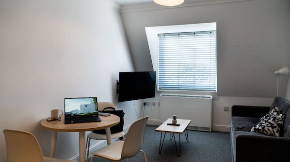 Living area - K Suites - Cozy 1 bed Apt w/ FREE parking (Lowestoft)