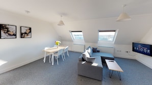 Living area - K Suites - Modern 2 bed Apt w/ FREE parking (Lowestoft)