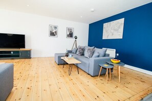 Living area - K Suites - Beautiful 3 bed Apt w/ FREE parking (Lowestoft)