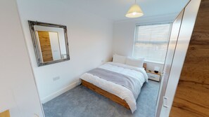 Room - K Suites - Modern 2 bed Apt w/ FREE parking (Lowestoft)