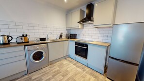 Private kitchen - K Suites - Modern 2 bed Apt w/ FREE parking (Lowestoft)