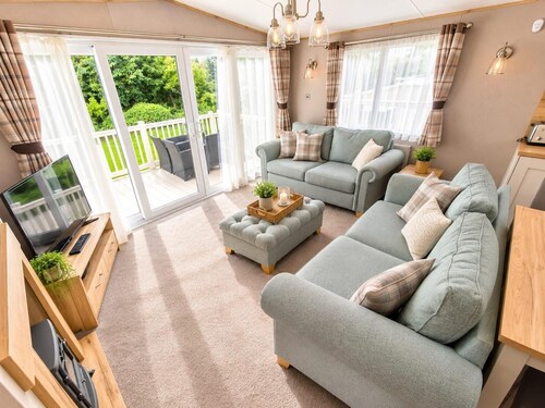 Cala Gran 3-bed Caravan, Sleeps 8 w/ Wrap Decking