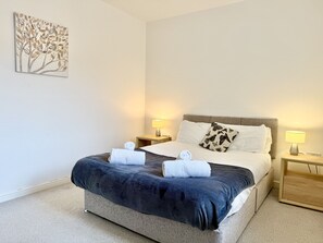 Room - K Suites - Stunning 2 bed House w/ FREE parking (Bridgwater)
