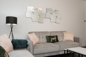 Living area - K Suites Flat 116 Fulbridge (Peterborough)