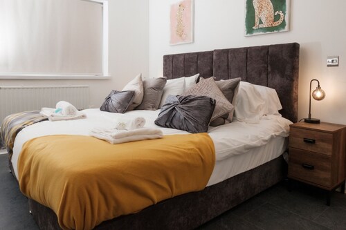 K Suites - Modern 1 bed Apt w/ FREE parking