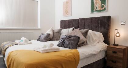 K Suites - Modern 1 bed Apt w/ FREE parking