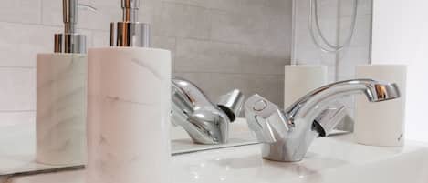 Shower, hair dryer, towels