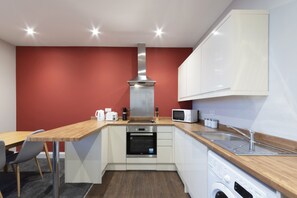 Private kitchen - K Suites - Modern Waterside  Apt w/ FREE parking (Lowestoft)