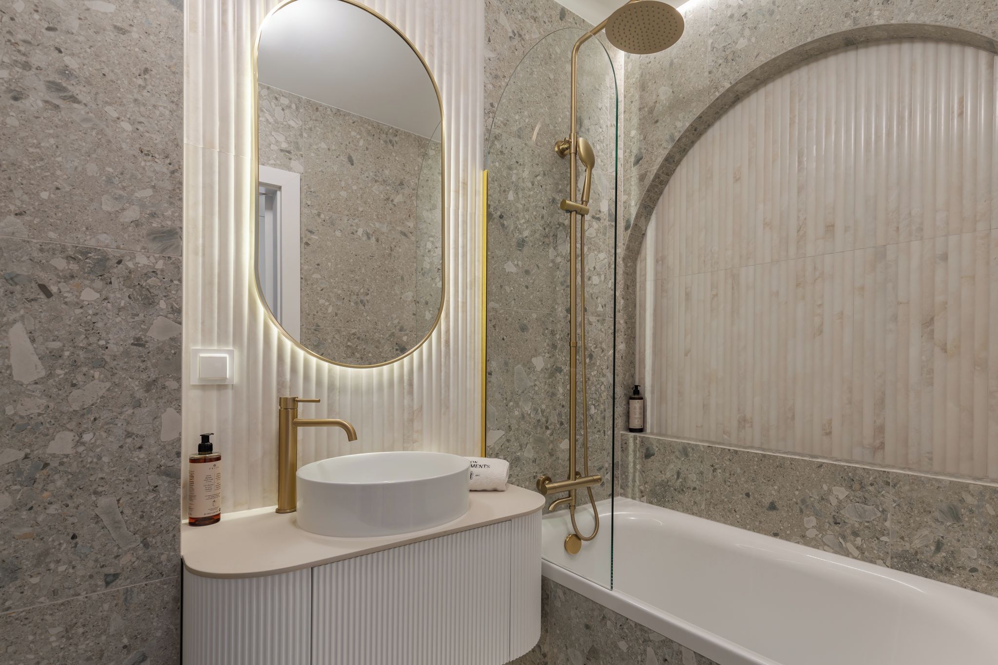 Deluxe Studio Suite | Bathroom