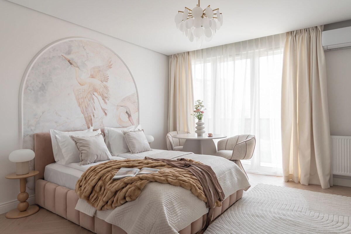 Premium bedding, desk, iron/ironing board, free WiFi