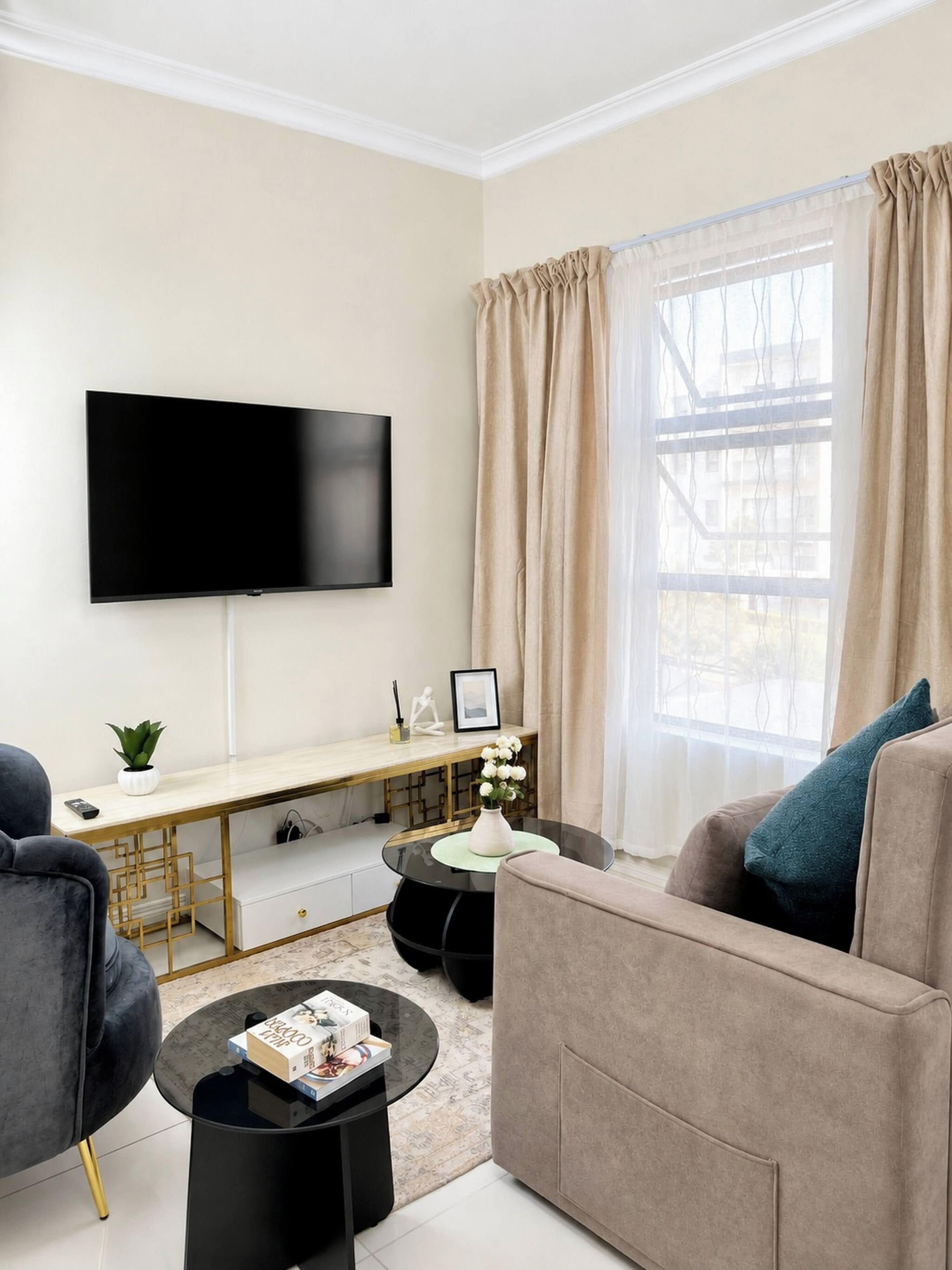 Apartment, 1 Bedroom, Smoking | Living room