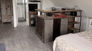 Room - Vrbo Property (Grand-Couronne)