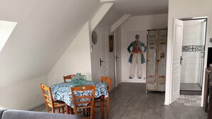 Living area - Vrbo Property (Grand-Couronne)