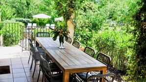 Outdoor dining - Vrbo Property (Cazedarnes)