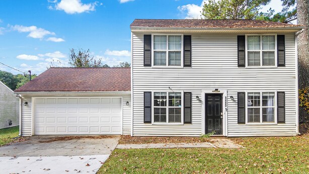 Exterior -     Convenient Atlanta Getaway — Space, Comfort & Easy Access (Atlanta)