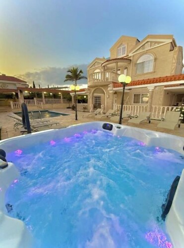 Elysium 6-Bedroom Seaside Villa with Pool&Hot Tub