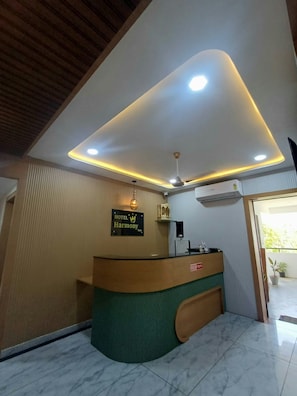 Lobby - Hotel Harmony Inn Ahmedabad (Ahmedabad)