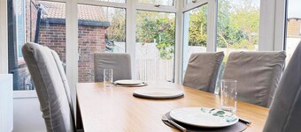 Spacious 3 Bed Near Gatwick, Ideal for groups