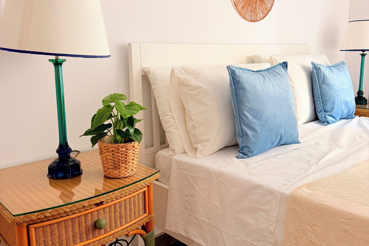 Apartment, Balkon, Stadtblick | Verdunkelungsvorhänge, Bügeleisen/Bügelbrett, kostenloses WLAN