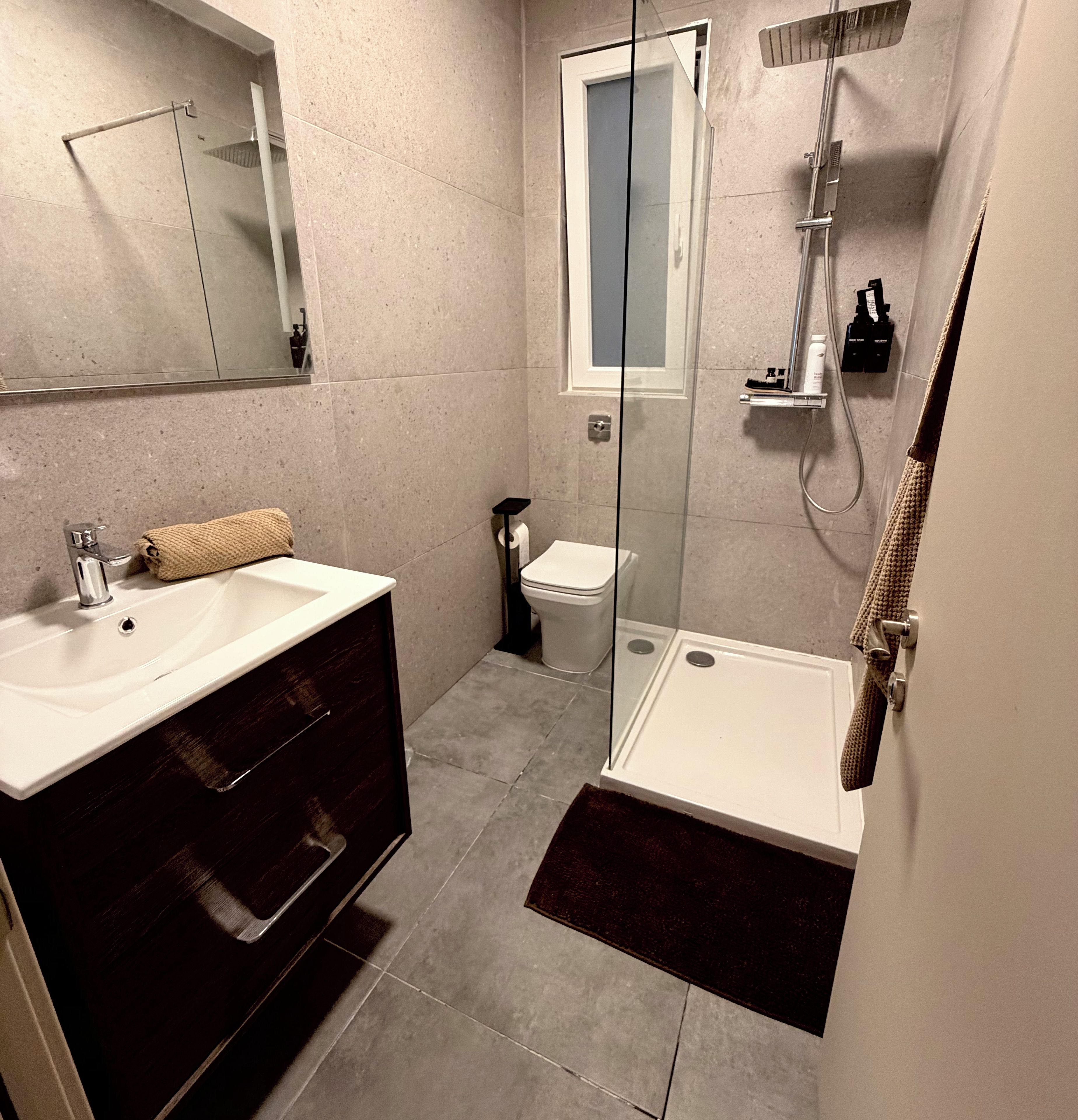 Apartment, Balkon, Stadtblick | Badezimmer