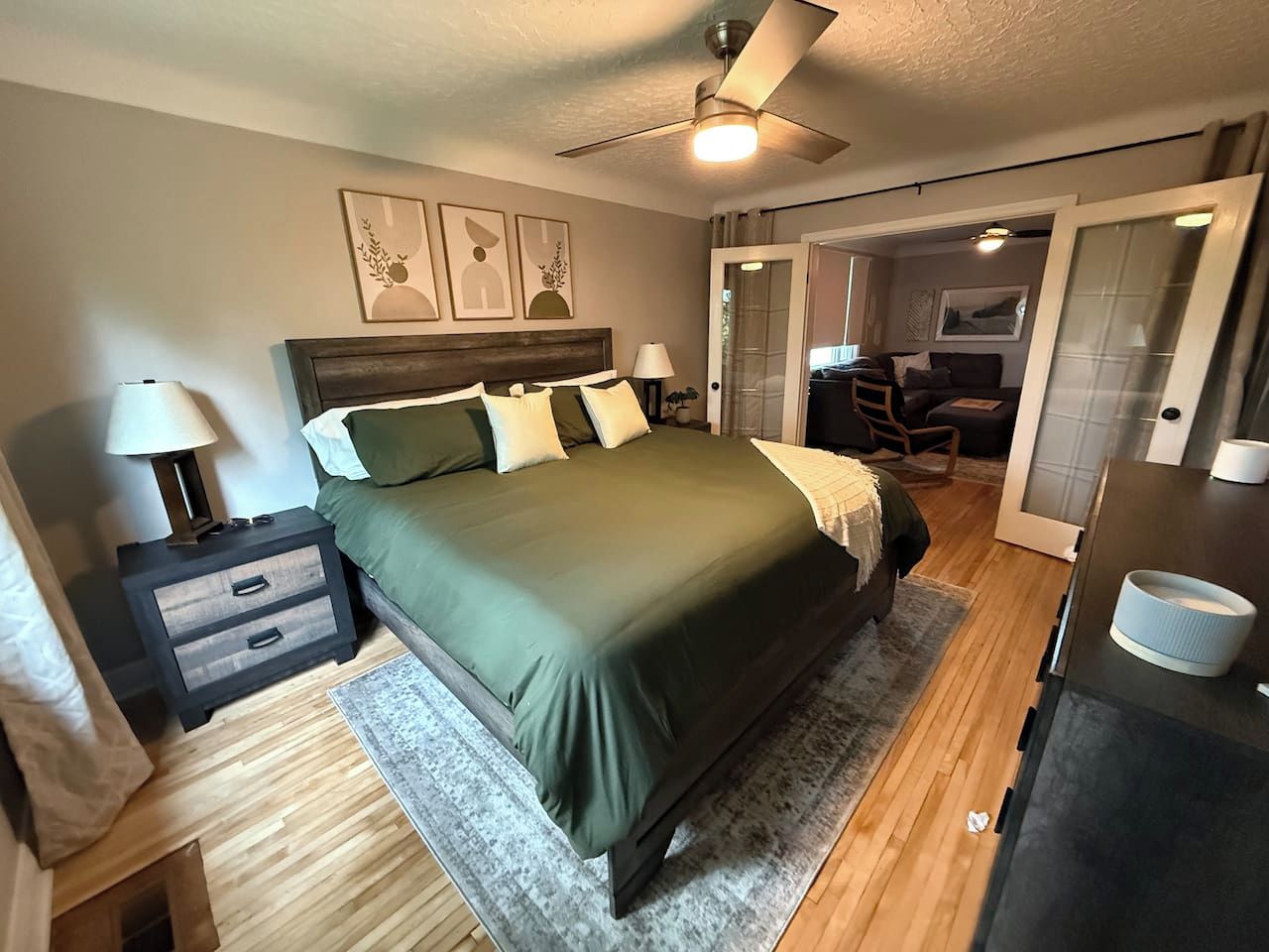 Iron/ironing board, WiFi, bed sheets