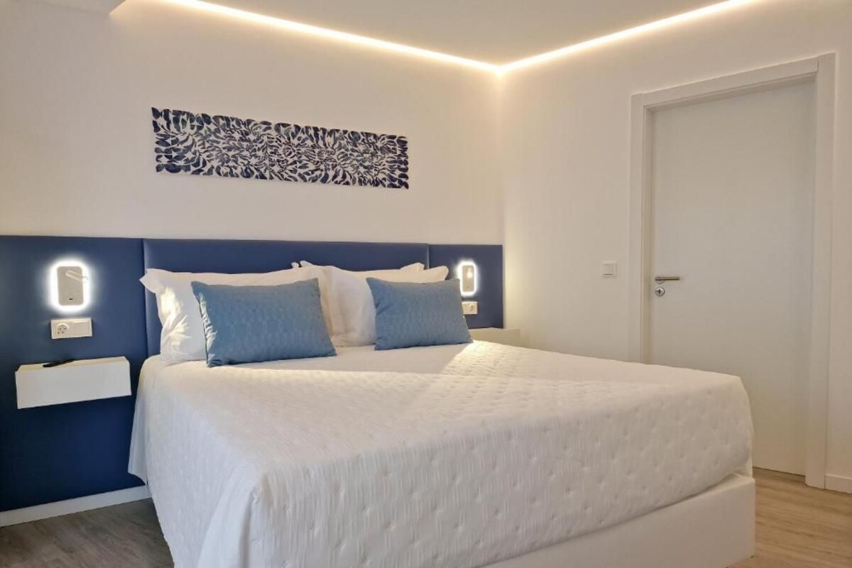 Quarto casal conforto, vista para o pátio | Wi-Fi de cortesia