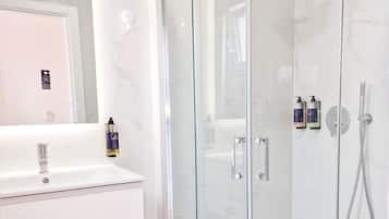 Comfort Double Room, City View | Bathroom | Shower, free toiletries, hair dryer, towels