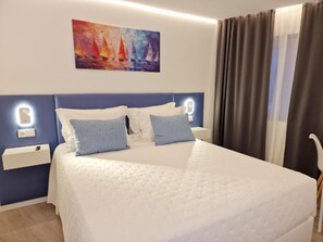 Quarto casal conforto, sacada, vista para a cidade | Wi-Fi de cortesia