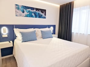 Quarto casal conforto, sacada, vista para a cidade | Wi-Fi de cortesia