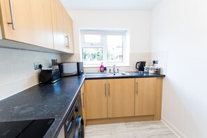 Private kitchen - K Suites - Lovely 2 bedroom w/ Parking on Site (Peterborough)