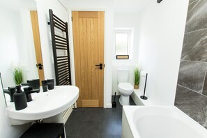 Bathroom - K Suites - Lovely 2 bedroom w/ Parking on Premises (Peterborough)