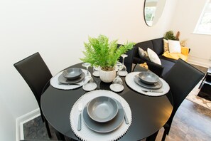 Dining - K Suites - Lovely 2 bedroom w/ Parking on Premises (Peterborough)