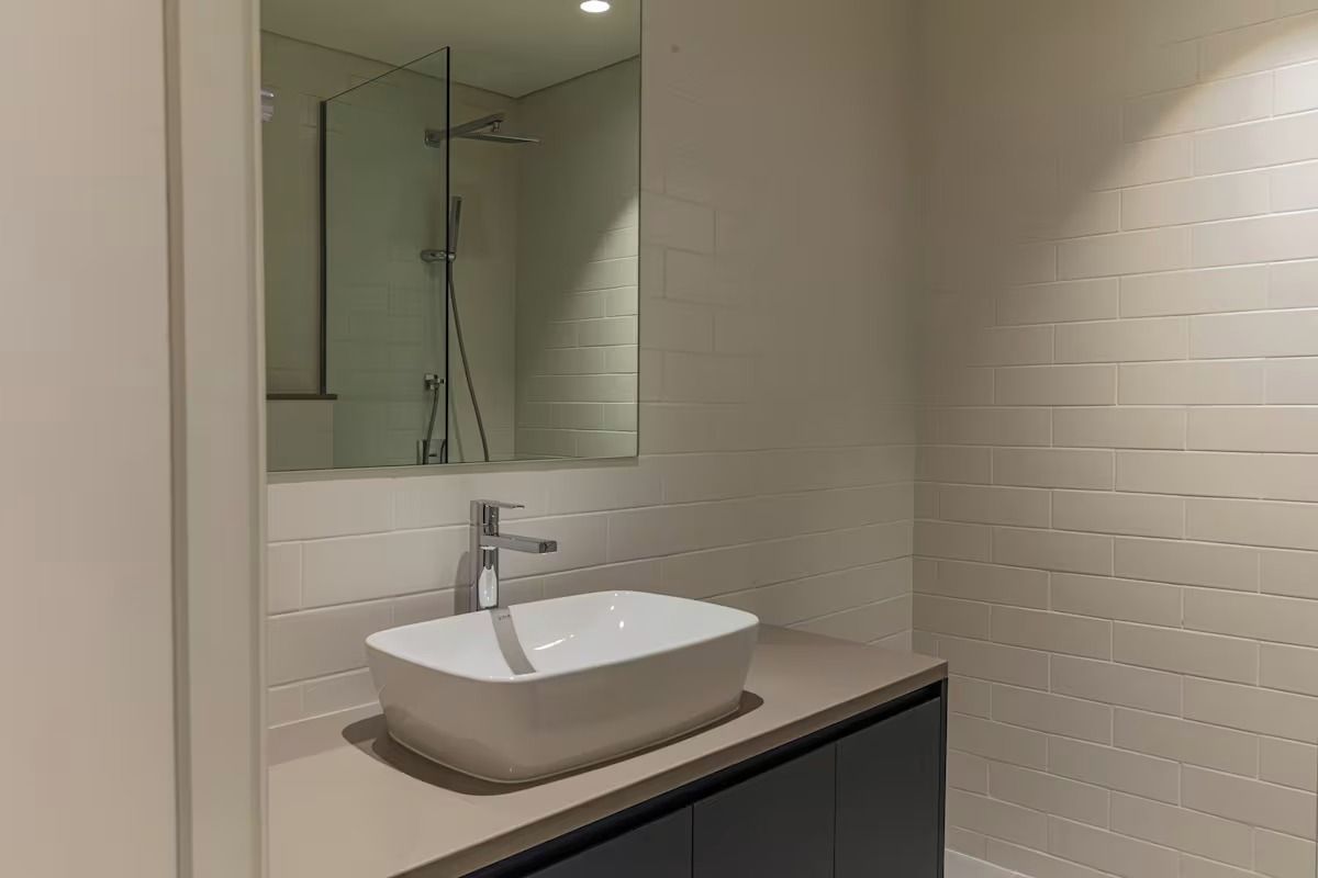 Secadora de cabello, bidet, toallas, jabón 