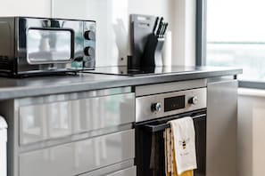 Private kitchen - K Suites - Modern Seaview 2bed Flat w/free parking (Lowestoft)