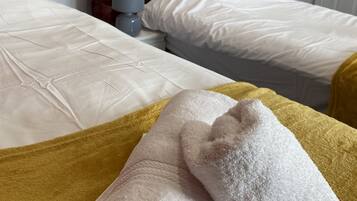 Iron/ironing board, bed sheets
