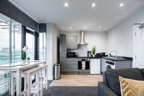 Private kitchen - K Suites - Cozy Seaview 1 bed Flat w/ free parking (Lowestoft)