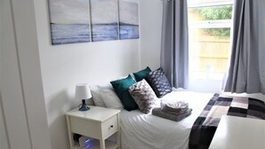 Room - K Suites - Stunning 2 bed Apt w/free Wi-Fi (Hinckley)