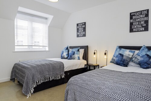 K Suites - Cozy 2 bed Apt w/free parking