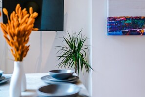 Interior - K Suites - Unique 4 bed House w/free parking (Oldham)