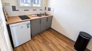 Private kitchen - Vrbo Property (Lucé)