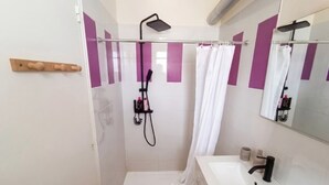 Bathroom - Vrbo Property (Lucé)