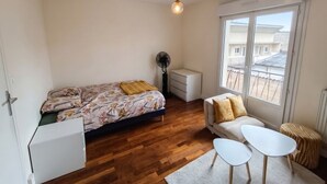 Room - Vrbo Property (Lucé)