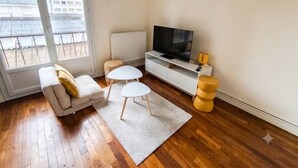 Living area - Vrbo Property (Lucé)