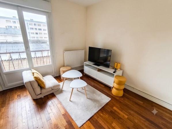 Living area - Vrbo Property (Lucé)